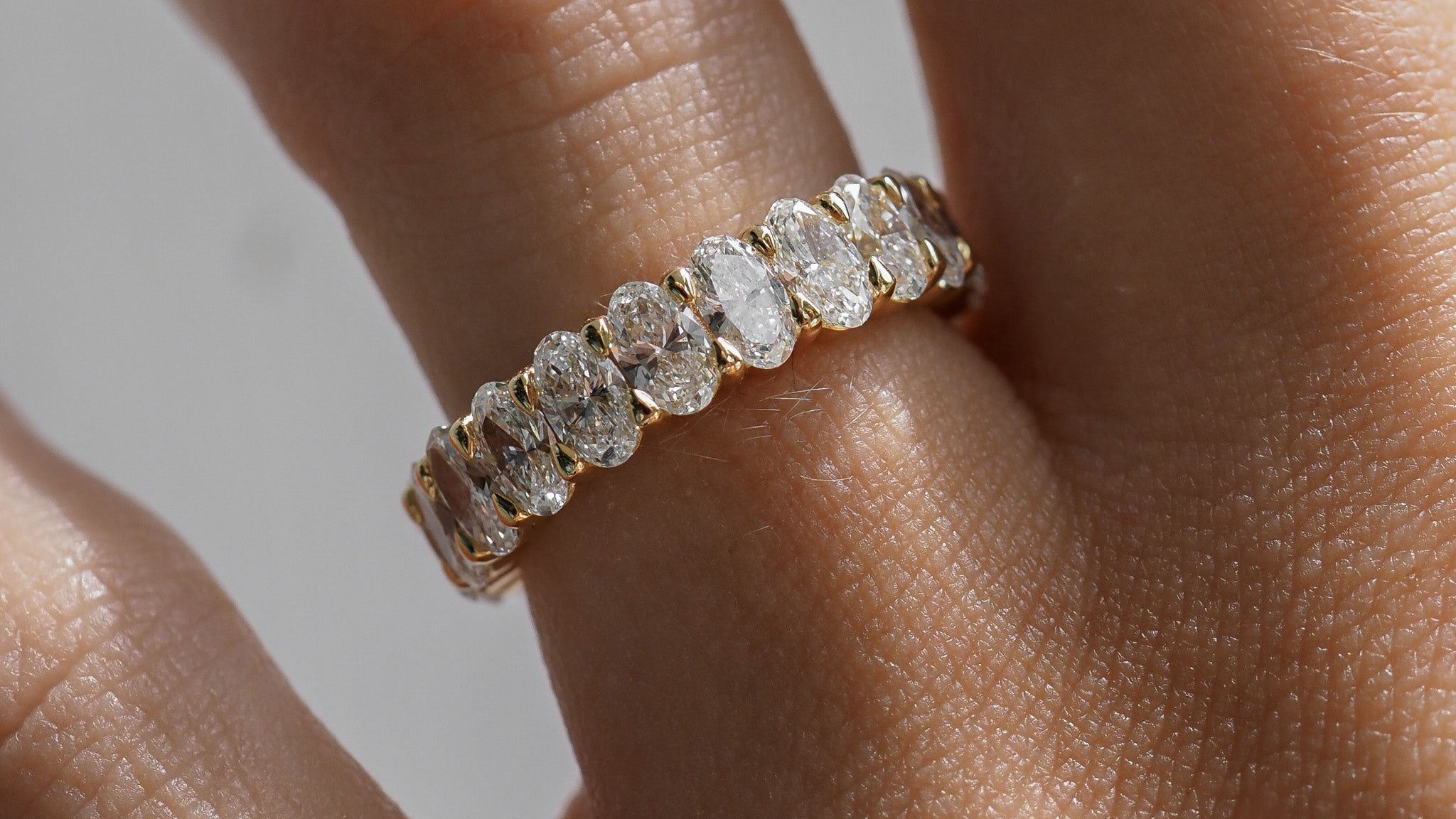 Everyday Elegance: How to Effortlessly Style Tennis Bracelets and Sculptural Cuffs