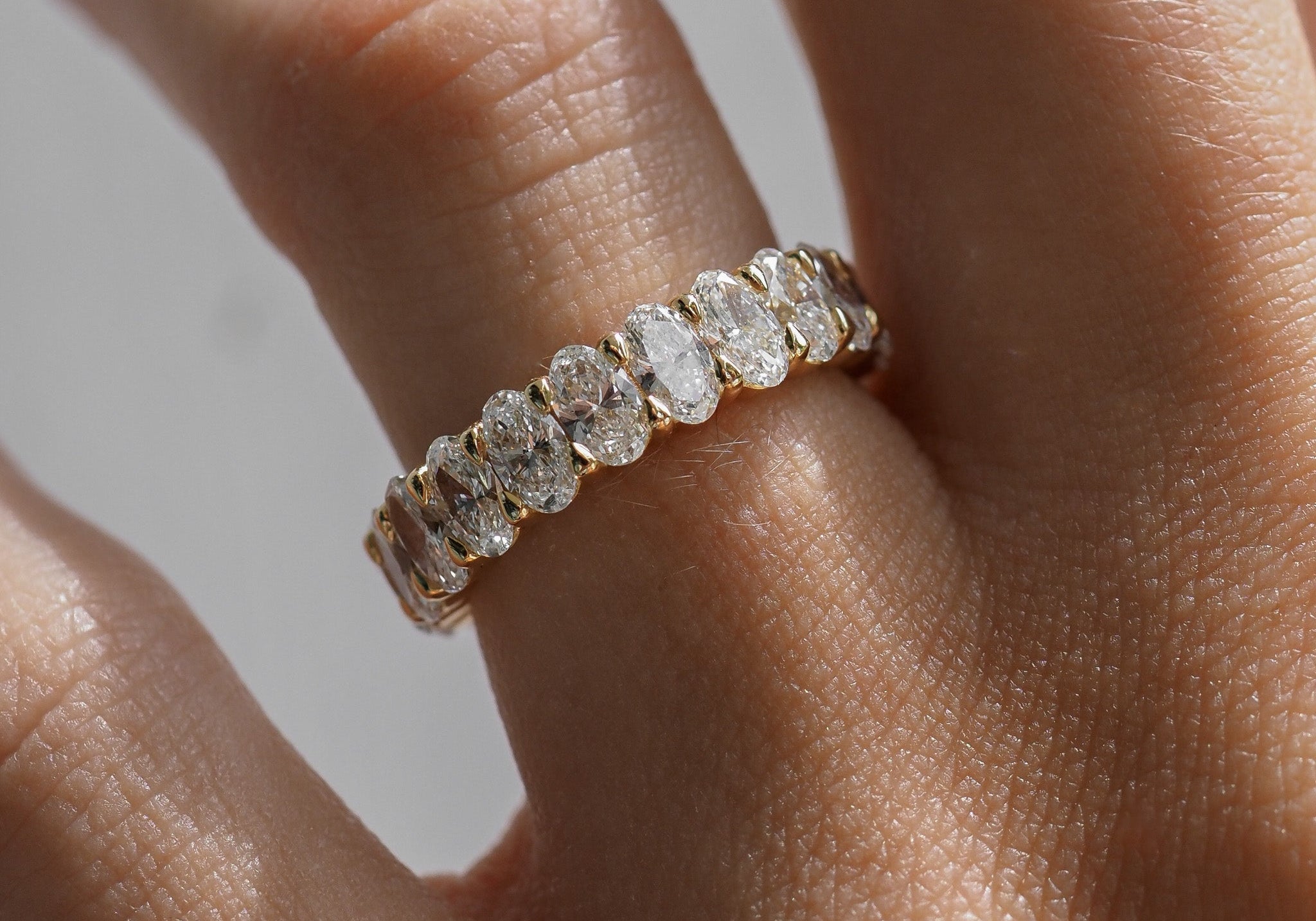 Everyday Elegance: How to Effortlessly Style Tennis Bracelets and Sculptural Cuffs