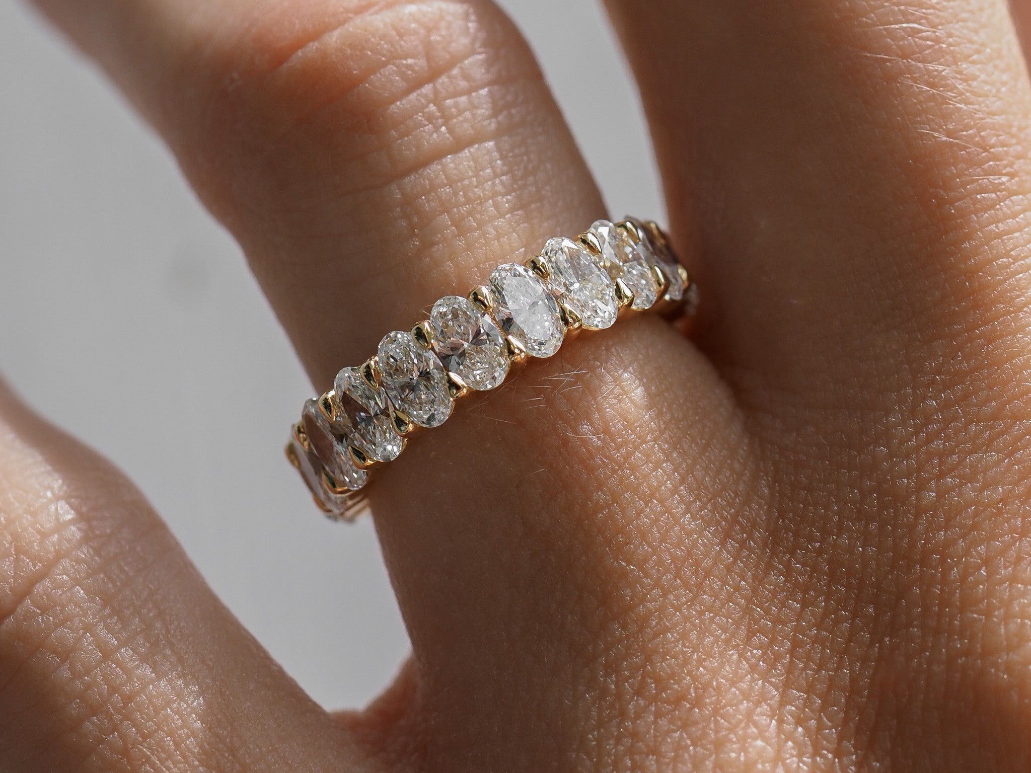 Everyday Elegance: How to Effortlessly Style Tennis Bracelets and Sculptural Cuffs